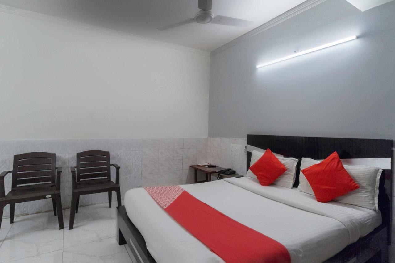 Hotel Oyo 13535 Aakash Ahmadábád Exteriér fotografie