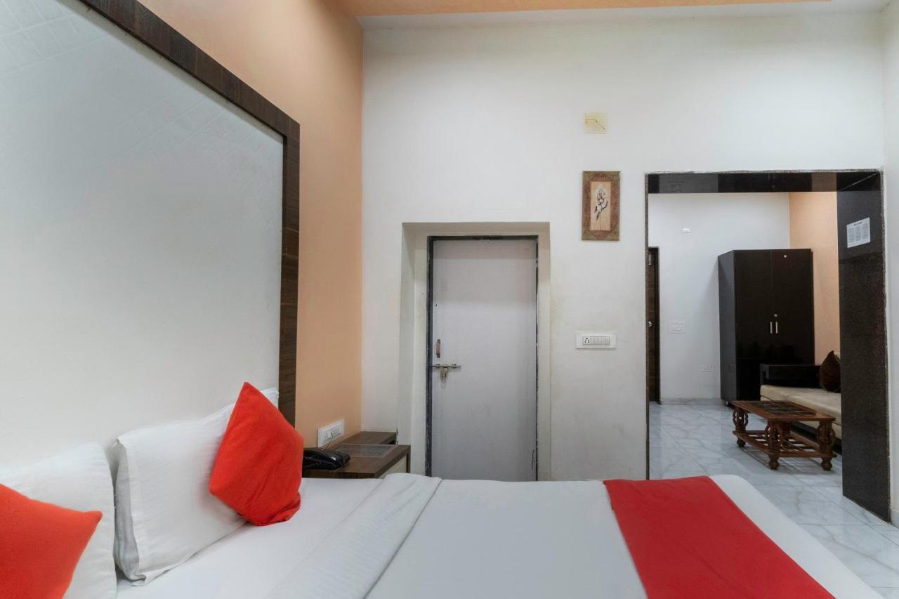 Hotel Oyo 13535 Aakash Ahmadábád Exteriér fotografie